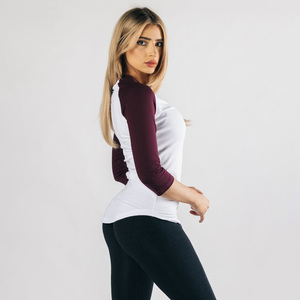 Chemise de baseball à manches longues raglan pour femme, design personnalisé, détail boutonné, manches vertes, corps blanc, tissu doux 100% coton - Product Image 2