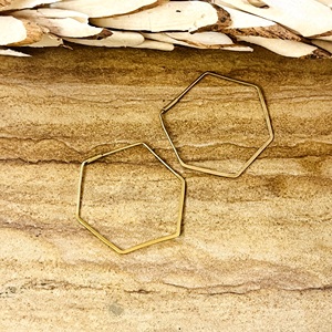 Pendientes de Aro Hexagonales Geométricos de Último Diseño, Pendientes Minimalistas de Latón para Mujer, Pendientes de Aro Poligonales Chapados en Oro de 18k, Venta al por Mayor - Product Image 4