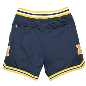 Short de basket-ball personnalisé coupe sèche pour hommes et femmes maille imprimée avec design d'étoiles par sublimation en polyester de la marine pour vêtements de sport d'été - Product Image 5