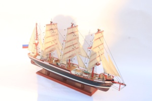 Maquette de voilier de grande taille en bois de plantation Sedov, faite à la main - Réplique historique russe de barque d'entraînement à 4 mâts à l'échelle pour la décoration de la maison ou du bureau - Product Image 1