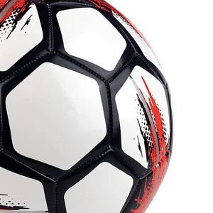 Balón de Fútbol de Entrenamiento de Calidad Oficial con Logotipo Personalizado, Balón de Fútbol con Diseño Rojo, Negro y Blanco - Product Image 4