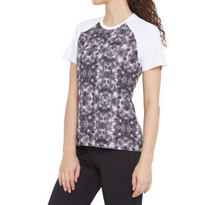 เสื้อยืดผู้หญิงคุณภาพสูง พิมพ์ลายแบบซับลิเมชั่น แห้งเร็ว ผลิตตามสั่ง 100% โพลีเอสเตอร์ พิมพ์ลายซับลิเมชั่น เสื้อยืดสั่งทำพิเศษ - Product Image 2