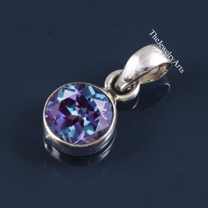 Pendentif classique en argent sterling avec alexandrite de laboratoire taille ronde, pierre précieuse à changement de couleur, certifié par un tiers, cadeau - Product Image 3