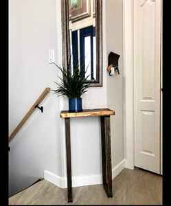 Mesa Consola Moderna de Madera Sólida con Acabado Natural y Patas Metálicas, Mueble Elegante para Decoración de Interiores - Product Image 3