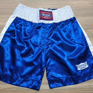 Shorts de Muay Thai avec coutures de qualité supérieure, matière légère et ceinture élastique offrant confort et flexibilité. - Product Image 1