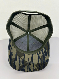 Gorras Trucker Personalizadas con Parche de Cuero en Relieve, Gorras Trucker Ajustables Precurvadas con Impresión Personalizada de Alta Calidad en Vietnam - Product Image 5