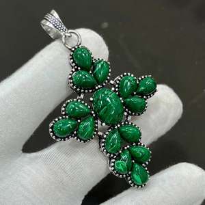 Colgante de Cruz de Plata de Ley con Malaquita, Joyería Artesanal con Piedras Preciosas, Regalo Religioso de Diseño Exclusivo para Ella, Diseño Único y Moderno - Product Image 5