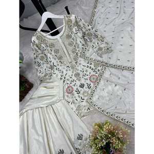 Conjunto de traje de diseñador para mujer con bordado elegante y trabajo de secuencia - Product Image 4