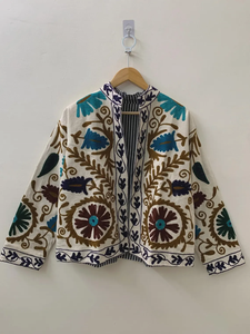 เสื้อแจ็กเก็ตปักลายดอกไม้โบฮีเมียนสีขาวเสื้อโค้ทตัวใหญ่ผ้าฝ้าย100% พร้อมกำมะหยี่รายละเอียดเสื้อโค้ทสั้นลายดอกไม้สำหรับฤดูหนาว - Product Image 4