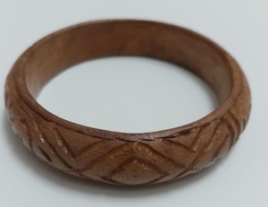 Elegantes Brazaletes de Madera de Estilo Tradicional para Damas, Joyería de Madera Pulida, Adecuados para Vestimenta Étnica y Ocasiones Especiales - Product Image 4