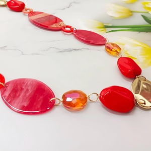 Collar de resina de diseño único, joyería hecha a mano, accesorio de moda para fiestas, disponible con calidad y precio de exportación desde India. - Product Image 4