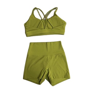 Pantalones cortos de gimnasio de cintura alta para mujer y sujetador con espalda cruzada, mono deportivo de 2 piezas de alta visibilidad para entrenamiento físico y correr - Product Image 1