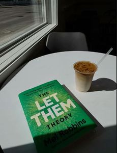 Le livre « Let Them Theory » en édition brochée, un outil qui change la vie, un best-seller pour millions de personnes, livre d'autofamélioration - Product Image 2