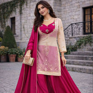 Ensemble élégant haut et pantalon en soie Fandy pour soirée, avec travail de paillettes - Product Image 1