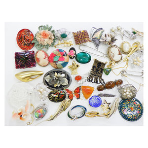 Precios Inmejorables, Calidad Suprema, Set Surtido de Accesorios Unisex de Segunda Mano, 50 Broches de Moda China - Product Image 1