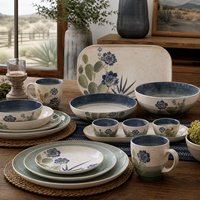 Collection de vaisselle à motifs bleus et blancs avec tasses, bols, assiettes pour la restauration en plein air, ensemble de vaisselle en mélamine