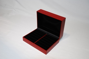 Caja Expositora de Anillos Rectangular de Gran Capacidad con Diseño de Cocodrilo, Doble Apertura y Diseño de Almacenamiento con Diez Ranuras 148x109x58mm - Product Image 4