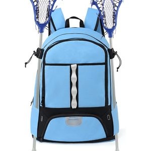 Bolsa de equipo de lacrosse patriótica con diseño de estrellas y rayas, con soportes integrados para palos y compartimento ventilado para tacos en la parte inferior - Product Image 4