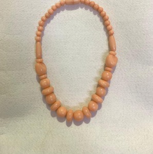 Collar Clásico Multicolor de Resina para Mujer, Materiales de Resina Únicos que Reflejan la Belleza de la Naturaleza, Estilo Moderno - Product Image 1