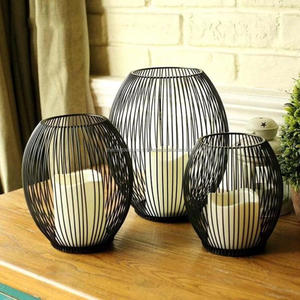 Linternas de estilo geométrico Decoración de mesa Pilar de alambre de hierro Candelabros Recubierto de negro Linternas de mesa de buena calidad para iluminación - Product Image 3