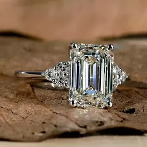 Bague solitaire en moissanite, argent sterling 925 plaqué or, bague de fiançailles, coupe ronde classique, aspect diamant, bijoux fins, cadeau - Product Image 2