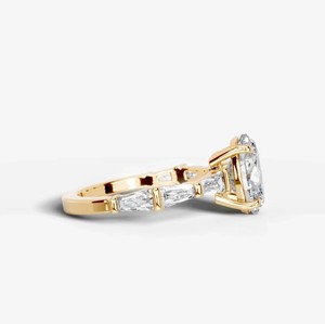 Anillo de Moissanita en Plata de Ley 925 con Baño de Oro Amarillo, Elegante Anillo de Compromiso Solitario, Clásico para Bodas, Aniversarios y Fiestas - Product Image 3