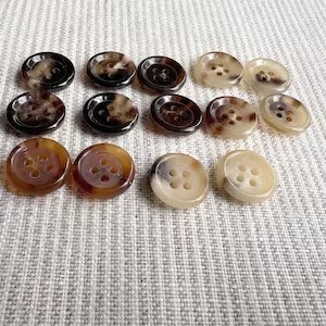 High Quality Eco-Friendly Custom Round 4-Hole Buffalo Horn Modern Durable <b>Handmade</b> Sewing Buttons for <b>Clothes</b> Shirt Suit - Product Image 3
