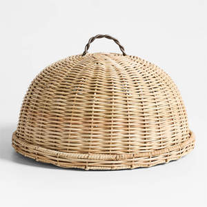 Dôme de protection alimentaire élégant en rotin tressé avec poignée pour la cuisine et la table à manger, anti-mouches - Product Image 1