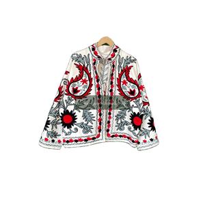 Veste unisexe d'hiver en coton indien Veste à broderie florale à la main Veste Suzani à la main Pardessus de style bohème hippie - Product Image 1