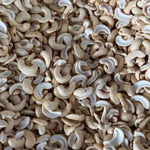 Short Leadtime SANTIGO Nuts Kernels Broken Kaju Kaju Cashew Nuts - Product Image 1