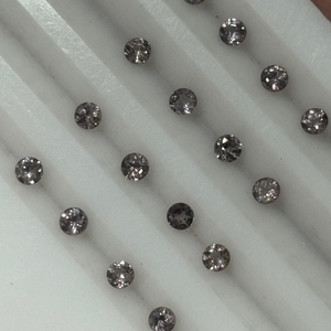 Pierre précieuse calibrée en grenat naturel à changement de couleur, taille brillante ronde, 3 mm, qualité AAA, brun à rouge, non traité, provenance Madagascar - Product Image 6
