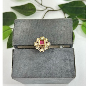 Atractivo Anillo Ajustable de Latón Chapado en Oro de Primera Calidad con Moissanita, Moderno, para Bodas y Fiestas, Colección para Mujer - Product Image 1