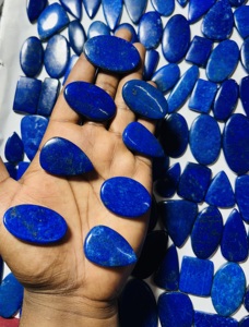 Cabujones de Lapislázuli Azul Natural Trimurti Gems - Grado AAA, Formas Variadas (20-50mm) |   Material suelto para la fabricación de joyas |   Venta al por Mayor - Product Image 1
