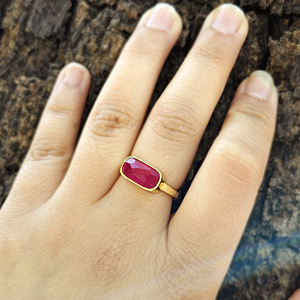 Bague de mode artisanale en laiton plaqué or 18 carats avec rubis et jade, pierre facettée taille baguette, réglable, bijou élégant pour cadeaux de mariage - Product Image 3