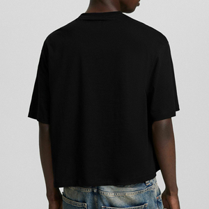 เสื้อยืดโอเวอร์ไซส์ผู้ชายรุ่นใหม่ หรูหรา น้ำหนัก 320 กรัม ผ้าฝ้าย 100% แบบสั่งทำพิเศษ ทรงบ็อกซี่ ตัดสั้น OEM-ODM nofyan Ind เสื้อยืดโอเวอร์ไซส์ผู้ชาย - Product Image 3