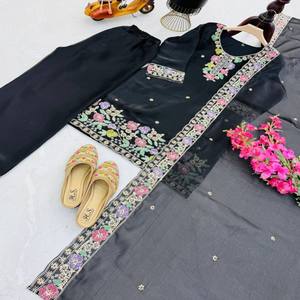 Conjunto Kurti Palazzo Bordado para Mujer VASTRA COTTAGE con Dupatta, Adorno de Lentejuelas, Cuello Redondo, Traje Festivo para Fiestas - Product Image 2