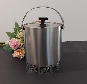 Seau à glace finition argentée de qualité supérieure, idéal pour la maison, les bars, les réceptions, le refroidissement des cocktails, les hôtels, les resorts, les clubs et les occasions spéciales - Product Image 1