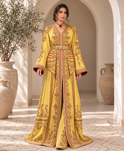 Vestido Marroquí Amarillo Mantequilla Mishkat Couture con Bordado Dorado, Terciopelo Color Ciruela, Elegante, Largo Maxi, Mangas Acampanadas y Cinturón - Product Image 4