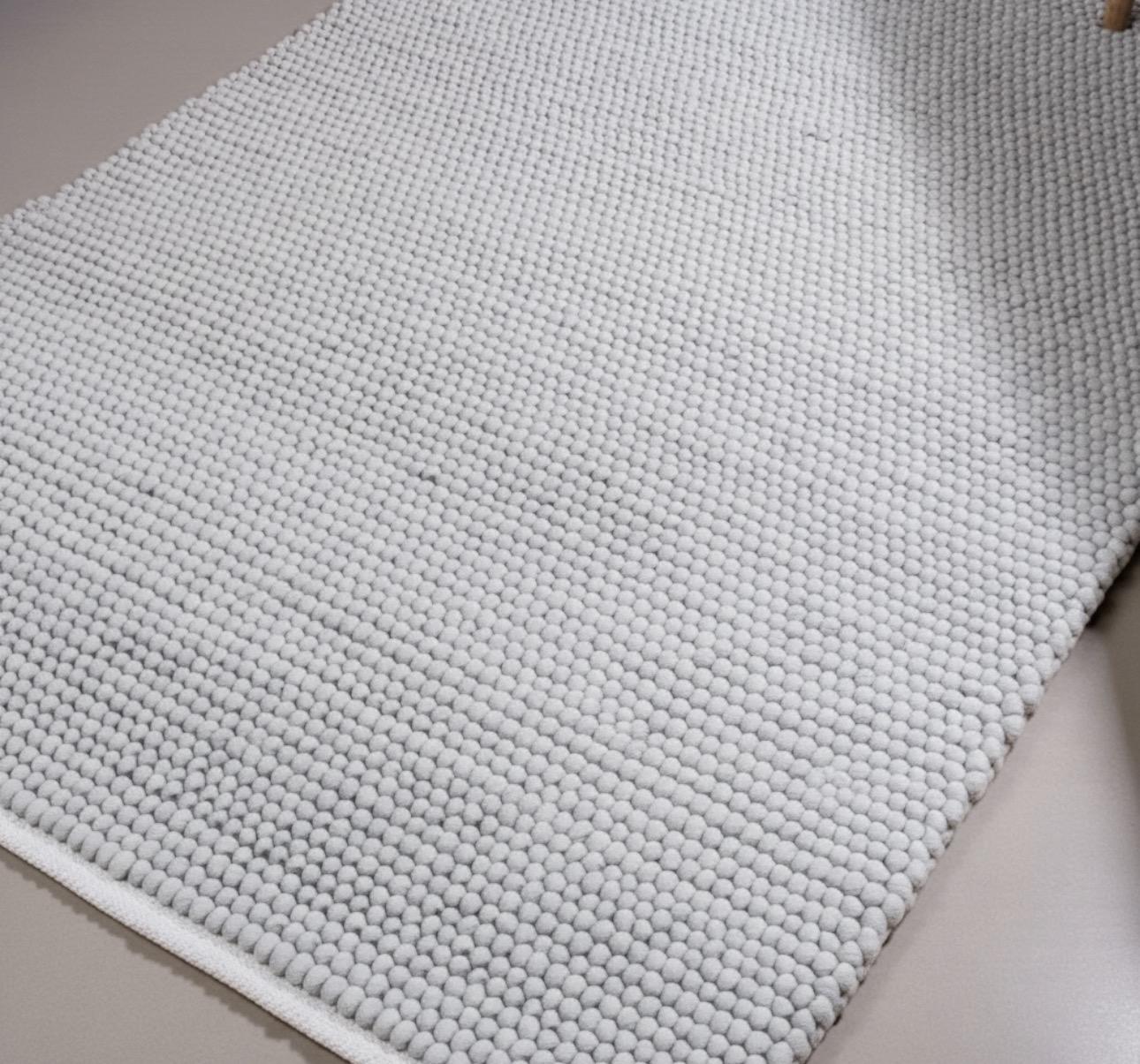 สีเทาอ่อน