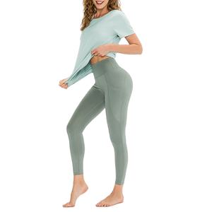 เสื้อยืดผ้าฝ้ายสีทึบสำหรับผู้หญิงเสื้อยืดสไตล์แฟชั่นลำลองแบบกำหนดเองขายส่ง - Product Image 4