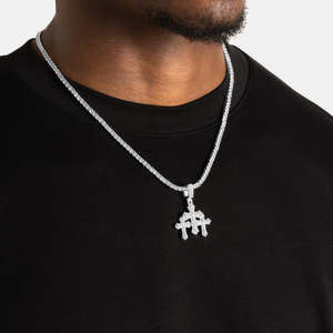 Colgante de Lujo con Triple Cruz |   Collar con Colgante de Tres Cruces en Oro Blanco con Incrustaciones de Diamantes |   Joyería Cristiana de Hip Hop - Product Image 1