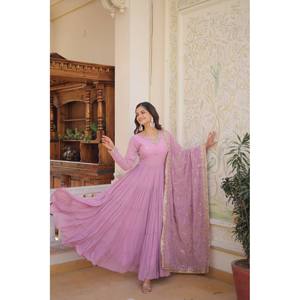 Lehenga Choli Amarillo de Diseño en Rayón para Fiesta con Lentejuelas y Bordados, Talla M - Product Image 4