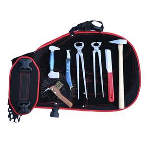 ชุดอุปกรณ์ตัดแต่งกีบม้าแบบมืออาชีพ พร้อมอุปกรณ์ขัดแต่งกีบ ที่ตอกตะปู ผ้ากันเปื้อนนิรภัย มีดตัดกีบ คีมถอดกีบ และที่ตัดกีบม้า - Product Image 1