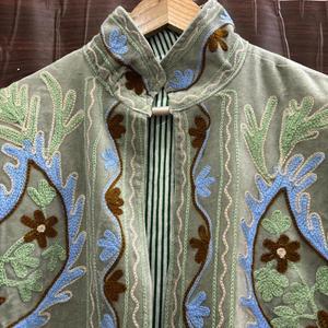 เสื้อแจ็คเก็ตกำมะหยี่ปักลายดอกไม้สไตล์วินเทจโบโฮลายเพสลีย์สำหรับผู้หญิง - Product Image 2