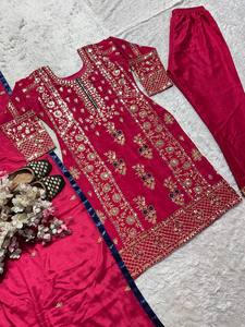 Robe traditionnelle indienne pakistanaise brodée de couleur marron avec des détails dorés, longueur au sol, tenue de mariage pour femmes - Product Image 3