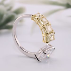 Anillo Abierto de Doble Tono con Cristal de Diamante Cultivado en Laboratorio Blanco y Amarillo de Corte Radiante Único, Joyería Fina con Diseño de Racimo - Product Image 4