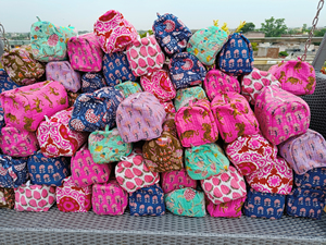 Bolsa de Maquillaje de Algodón de Alta Calidad, Estampada, Organizador de Cosméticos Portátil con Cierre, Estuche de Aseo Acolchado Hecho a Mano - Product Image 1