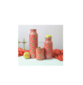 Botella de agua de cobre esmaltada floral vibrante con beneficios de agua curativa y artesanía tradicional adecuada para cualquier ocasión - Product Image 2