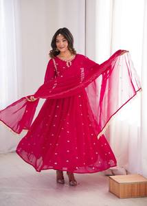 ชุดคุर्ตาปักลายชาติพันธุ์สำหรับผู้หญิง พร้อมกางเกงและผ้าคลุมไหล่ - Product Image 3