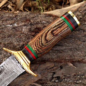 Cuchillo de Caza Hecho a Mano de Acero de Damasco con Mango de Madera y Funda de Cuero, Cuchillo Bowie Personalizado para Supervivencia al Aire Libre - Product Image 3
